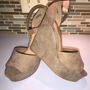 Rouge tan suede size 9 - brand new